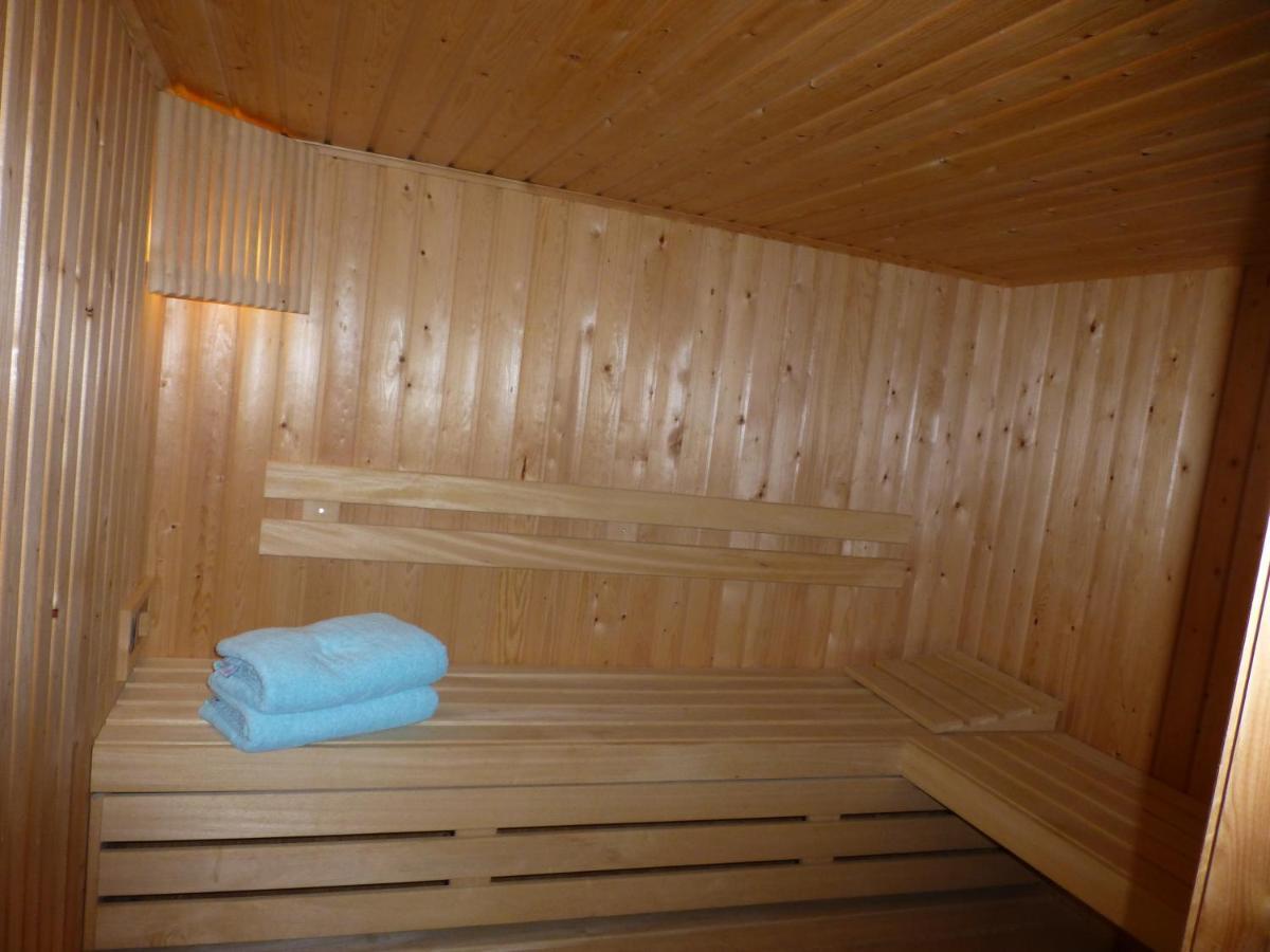 Vakantiehuis Onder De Peppel Met Sauna En Jacuzzi Wijk en Aalburg ภายนอก รูปภาพ