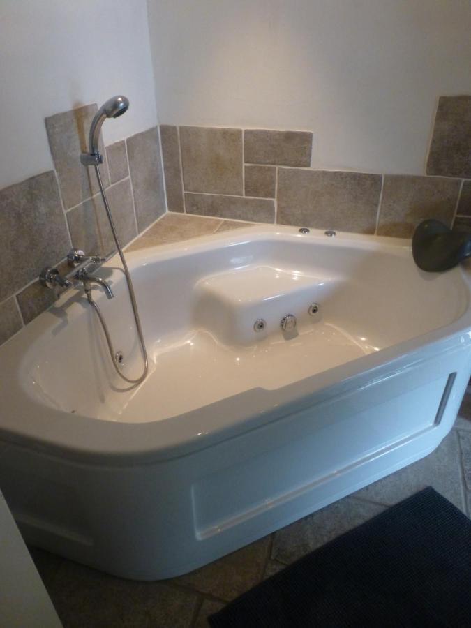 Vakantiehuis Onder De Peppel Met Sauna En Jacuzzi Wijk en Aalburg ภายนอก รูปภาพ